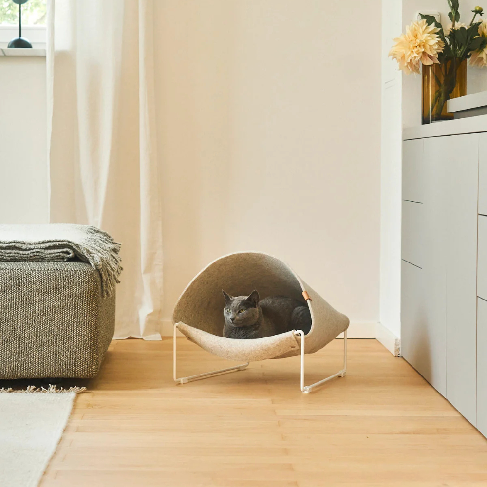 Dekobild Katze in MiaCara Katzenhöhle LOGGIA Beige/Weiß