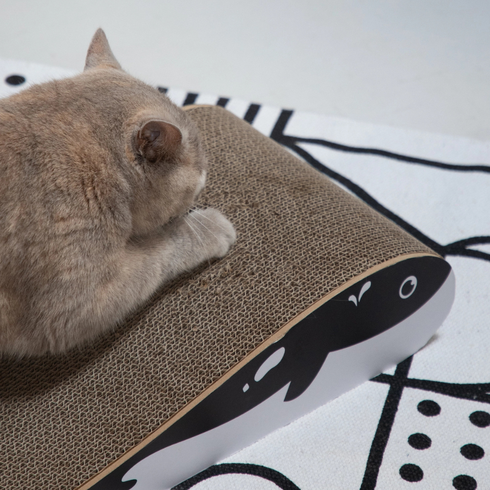 Kratzende Katze auf Kratzmöbel WALLY - Hoopo